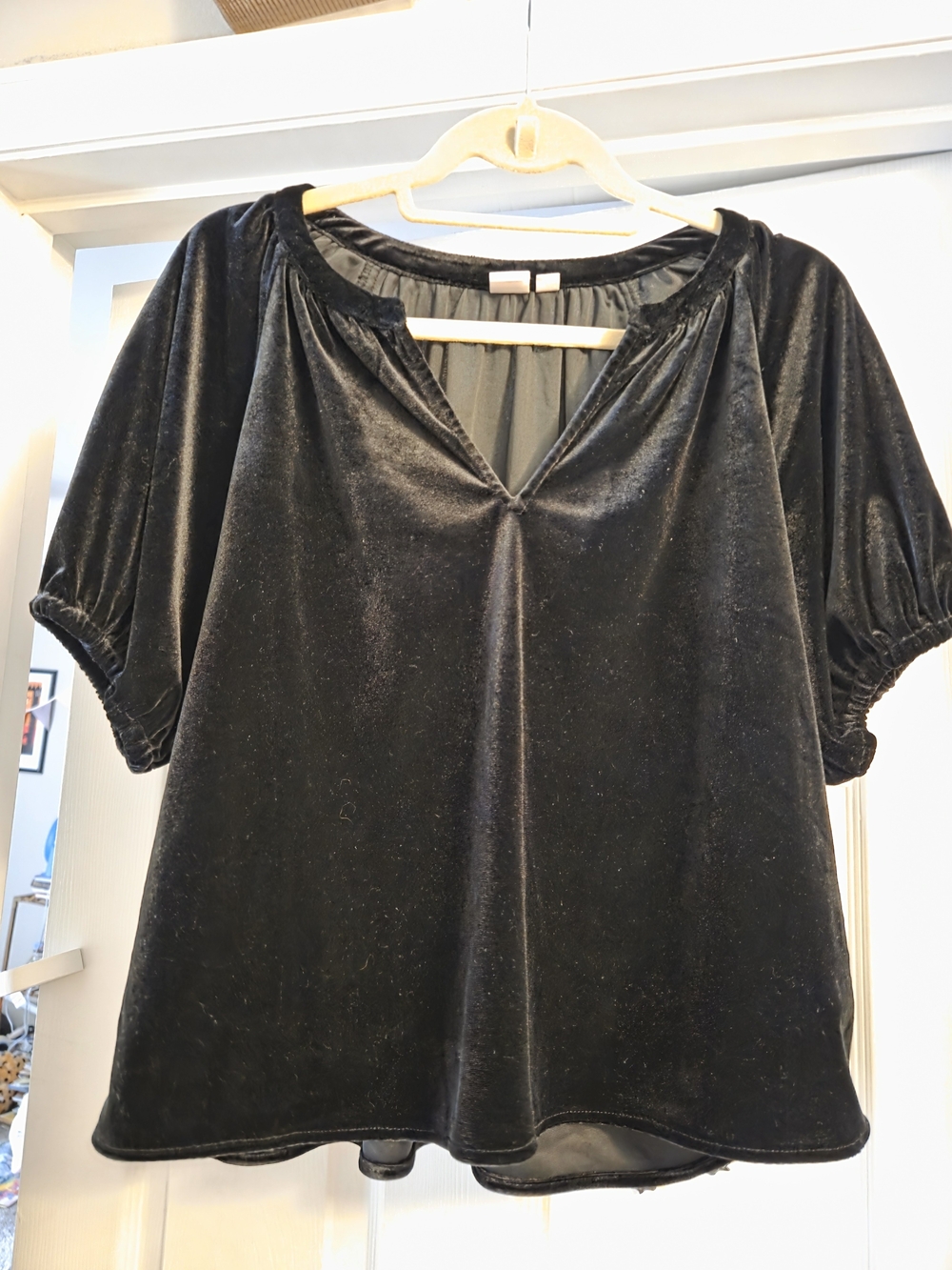 GAP Black Women's Blouse Velvet Like Feel Sze S V Neck Whimsical Goth Whimsigoth